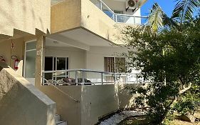 Apto Em Condominio No Centro De Bombinhas, Proximo Da Praia