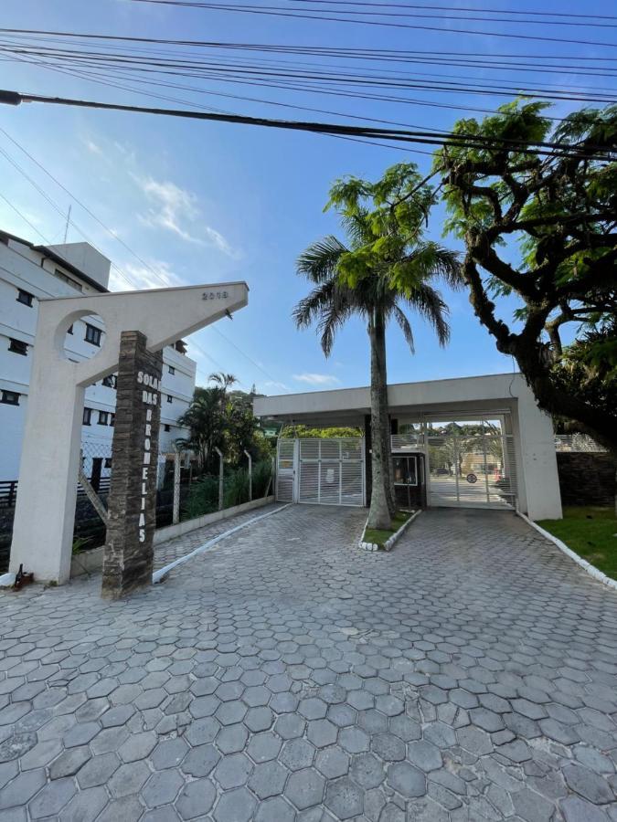 Apto Em Condominio No Centro De Bombinhas, Proximo Da Praia Exterior foto